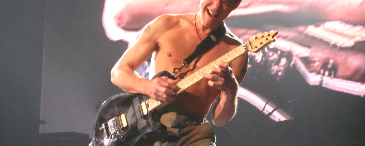 Eddie Van Halen playing rock guitar techniques on stage in Montreal 2007