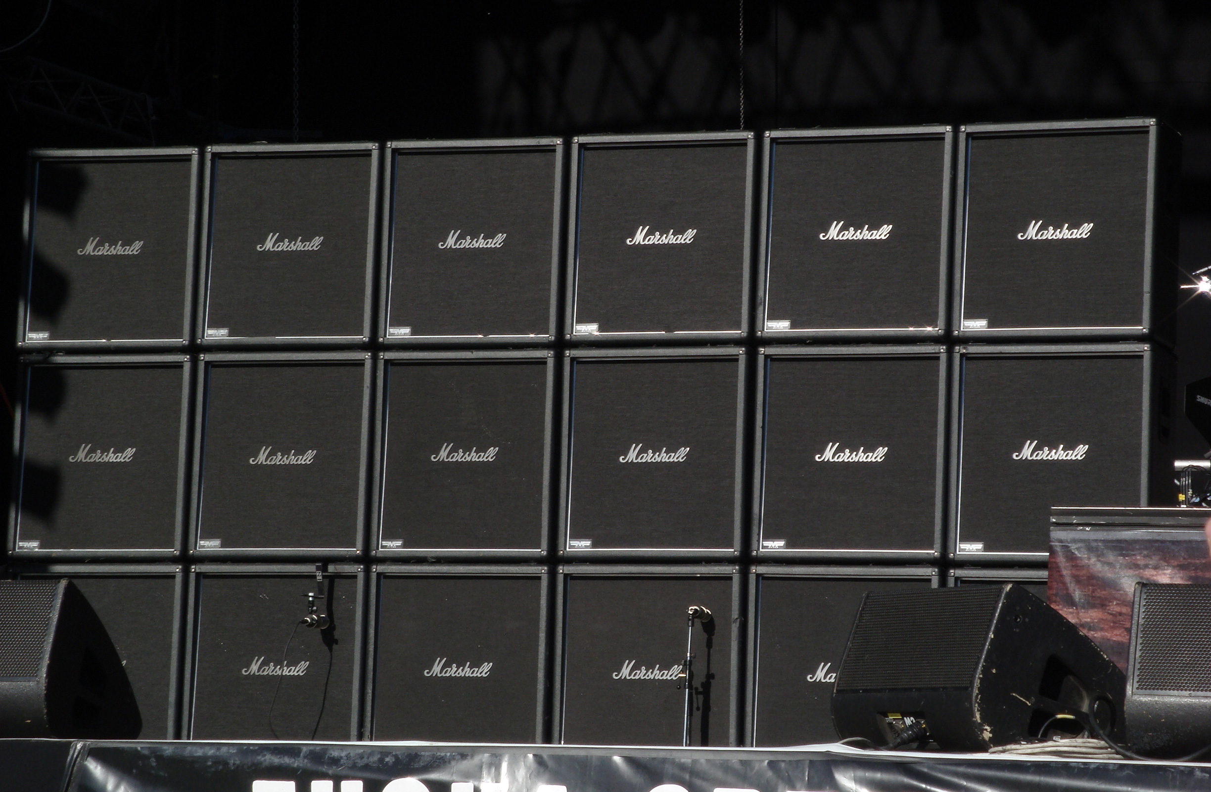 Related stage gear: Marshall cabinet wall on a festival main stage (Slayer era setup, not a Slash decoy stack). Labelled related gear only.