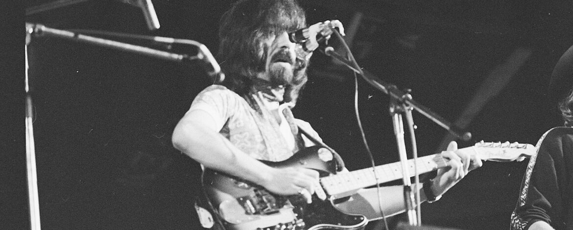 Clarence White guitar technique on stage with his Telecaster at Kralingen in 1970