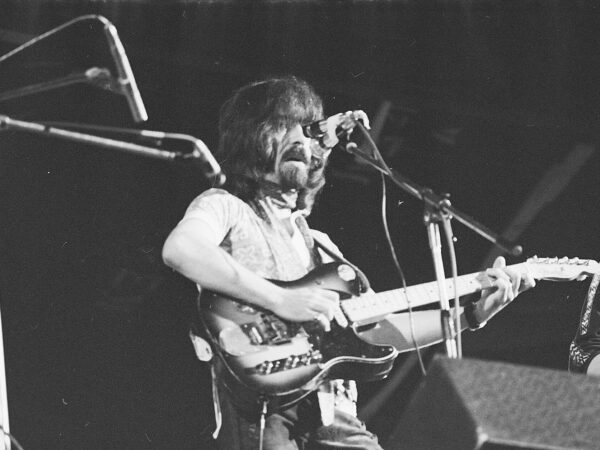 Clarence White guitar technique on stage with his Telecaster at Kralingen in 1970