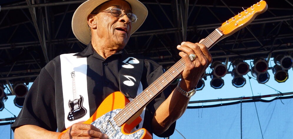 Hubert Sumlin guitar technique on stage at the 2006 Sioux Falls JazzFest, picking an orange Telecaster style guitar with his bare fingers