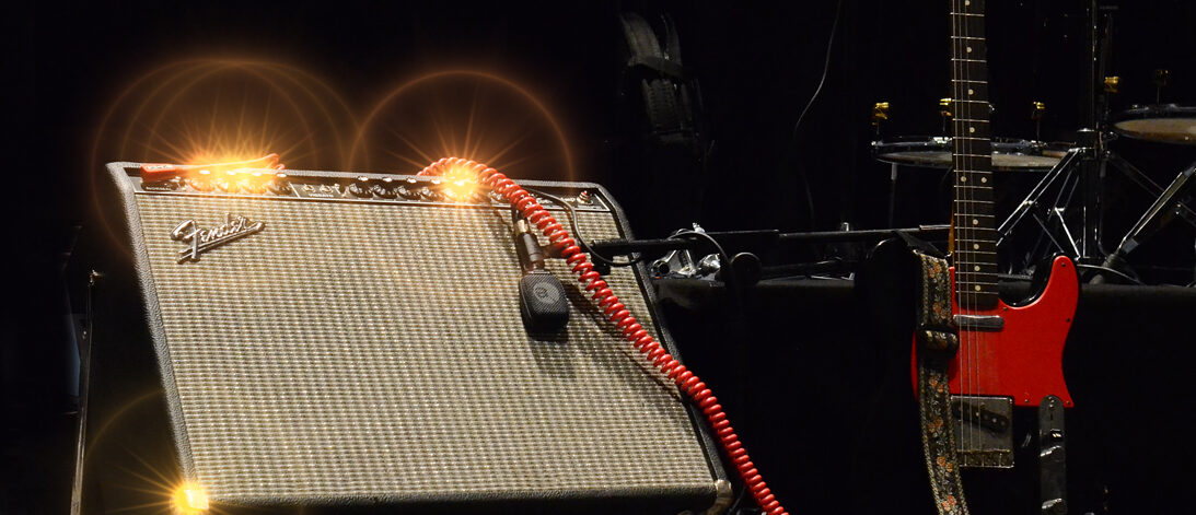 wilko_johnson_telecaster_and_fender_twin Wilko Johnson's black Telecaster with a red scratchplate beside a Fender Twin Reverb amp on stage in 2014